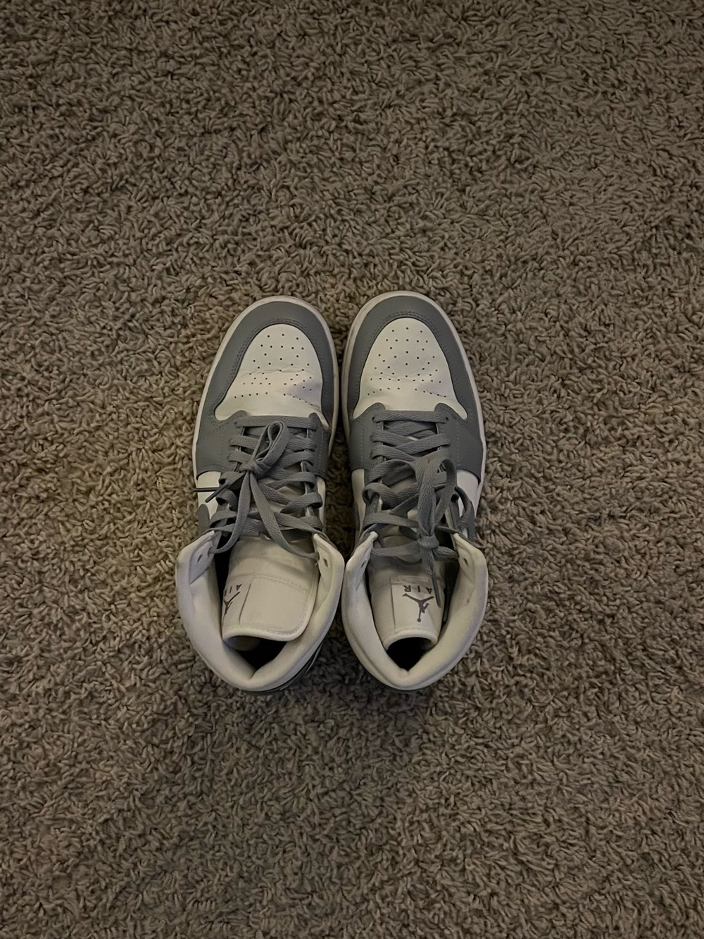 Nike Air Jordan 1 Mid in Gray and White